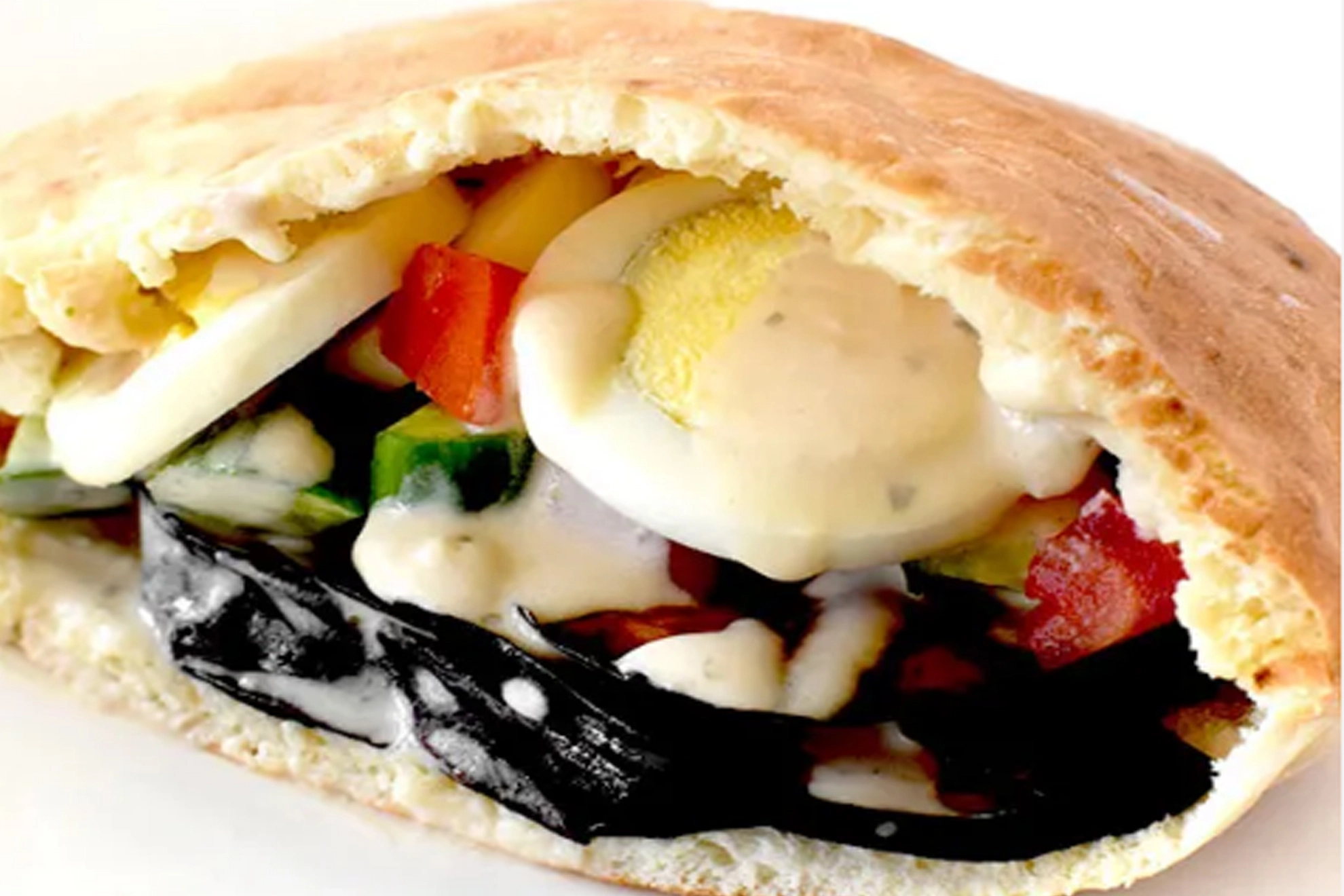 דוכן סביח - חציל מטוגן ביצה קשה וחומוס